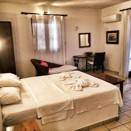 アパートホテル Naxos Summerland 3*