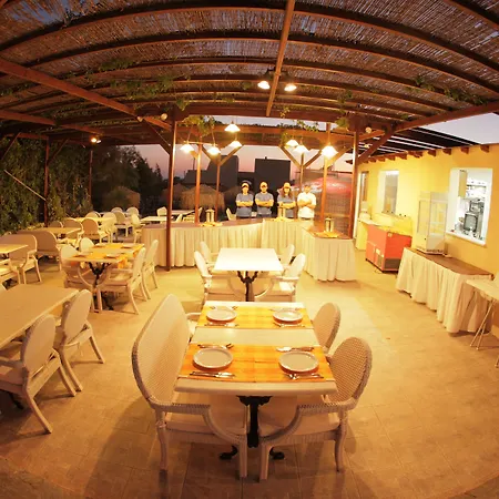Naxos Summerland 公寓式酒店