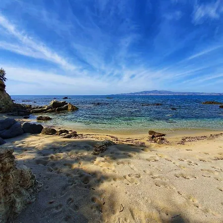 Naxos Summerland 公寓式酒店